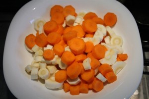 Schneit die Karotte und Weißkarotte in Scheiben