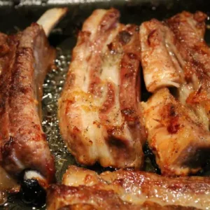 Gebackene Schweinerippen