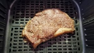 Rindersteak braten in der Heißluftfritteuse